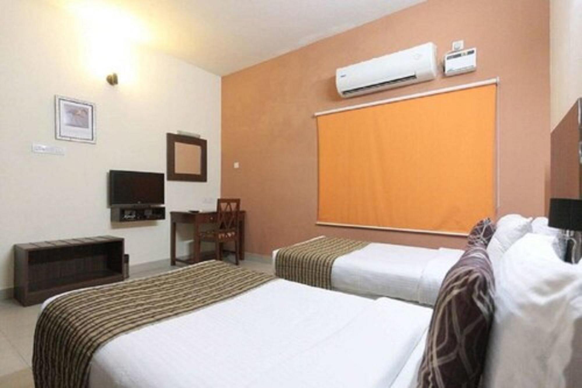 Hotel Shanti House New Delhi Karnail Singh Stadium Gate No 1 Exterior photo